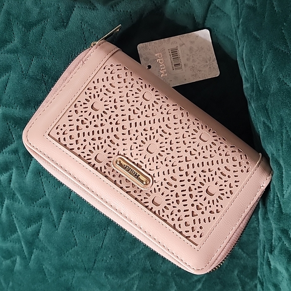 Mudd Mudd...purse👛 very elegant hands with double cream color zipper... - Picture 7 of 12